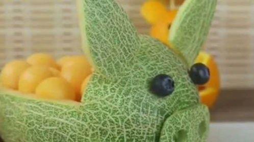 小孩吃哈密瓜搞笑视频,宝宝吃瓜搞笑瞬间大盘点