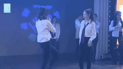 美女请客吃瓜视频,一场别开生面的吃瓜盛宴