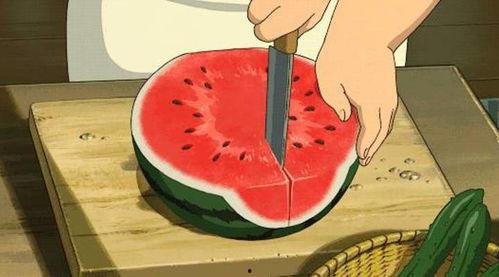 拿勺子挖瓜吃视频播放,短视频展现创意美食新风尚