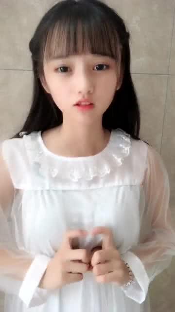 年轻小姐姐吃瓜视频,年轻小姐姐的吃瓜日常揭秘